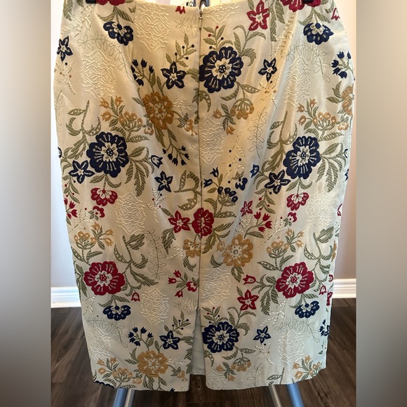 EUC DANIER Embroidered Skirt - Picture 2 of 4